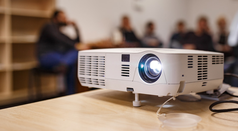 how to connect a laptop to a projector