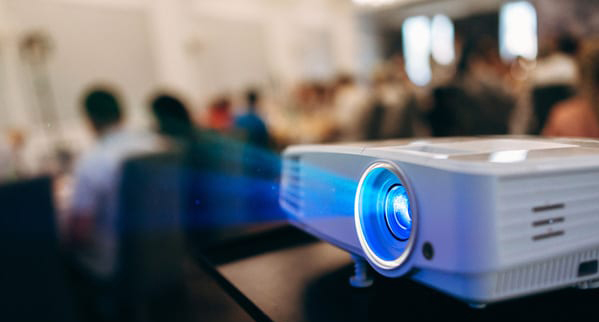 how to connect a macbook to a projector